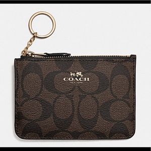 KEY POUCH WITH GUSSET IN SIGNATURE (COACH F63923)